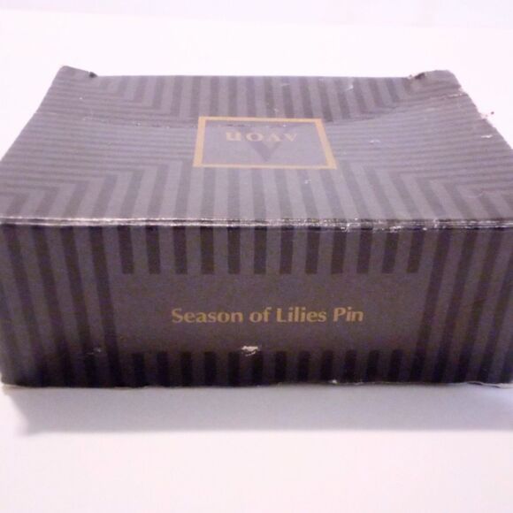 Vintage Avon Season of Lilies Pin 1995 Christian Religious - Picture 5 of 7